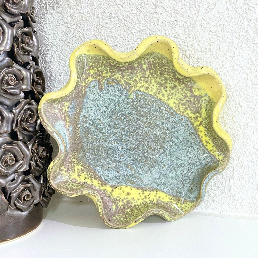 Ruffle Dish Artist Signed Pottery - Picture 2 of 11